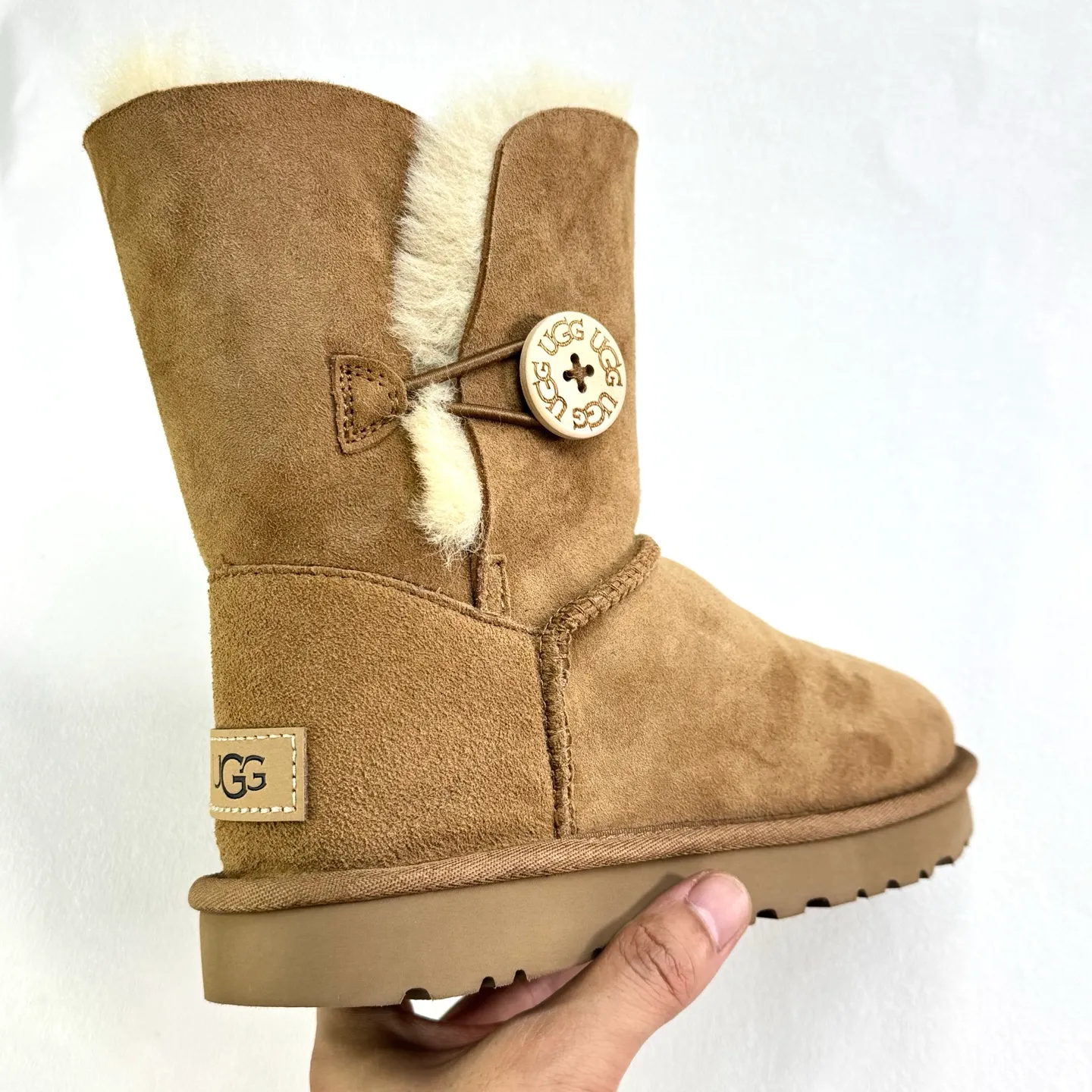 Local 💰460 UGG 6226 mid-tube wooden buckle, classic style of Longfeng fur, Size 35 36 37 38 39 40